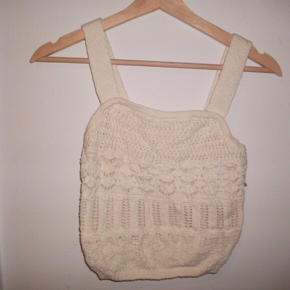 Abercrombie and Fitch White Crop - Picture 4 of 4